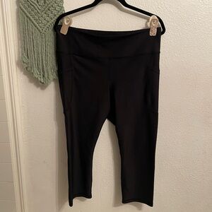 Old Navy Black High-Rise Capri Leggings